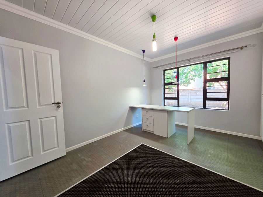 5 Bedroom Property for Sale in Langenhovenpark Free State